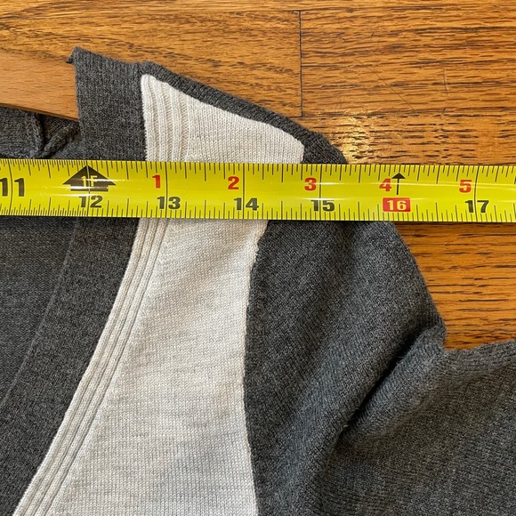 WHITE HOUSE BLACK MARKET Color Block Black Gray V-Neck Tunic Sweater Sz M NWT - Picture 8 of 11